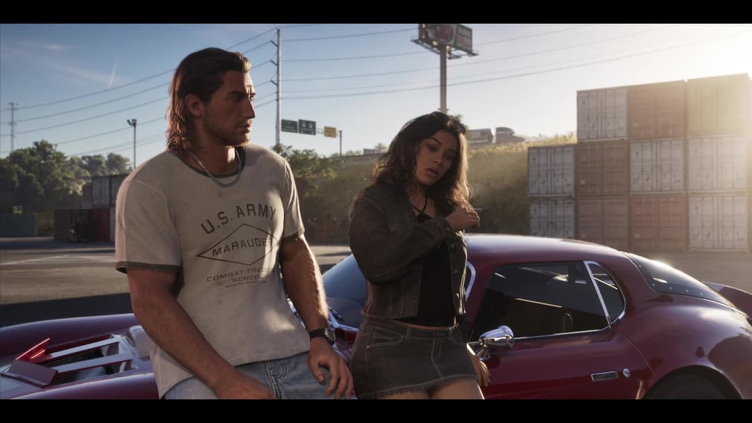 Jason Duval con una camiseta de U.S. Army junto a Lucía y un auto rojo en el minuto 0:40 del tráiler de lanzamiento de GTA VI